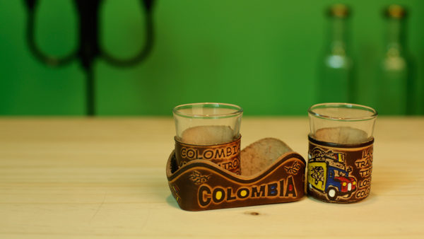 Juego de copas de Colombia con cuero