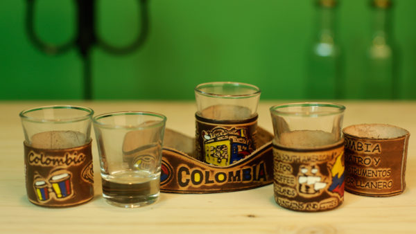 Juego de copas de Colombia con cuero